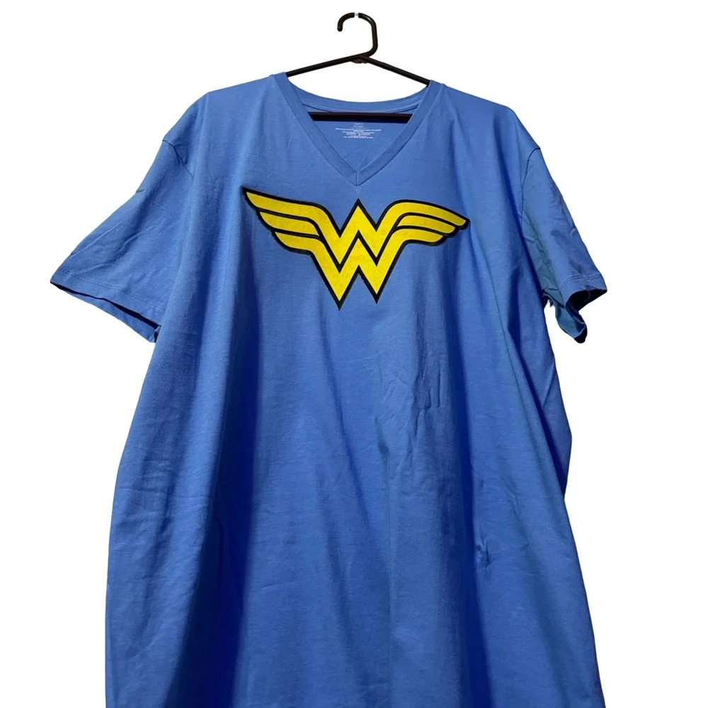 Wonder Woman Custom Calvin Klein Classic Fit V-Neck Size XL - Picture 3 of 7